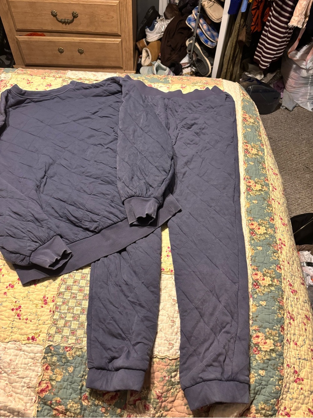Universal Thread Quilted Jogger Sweatpants and Top in Gray